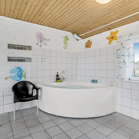 Nice Home In Vejers Strand With Wifi